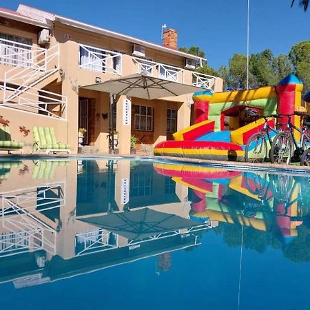 Victoria West Victoria Oaks Guesthouse מראה חיצוני תמונה