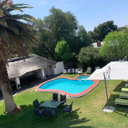 Victoria West Victoria Oaks Guesthouse מראה חיצוני תמונה