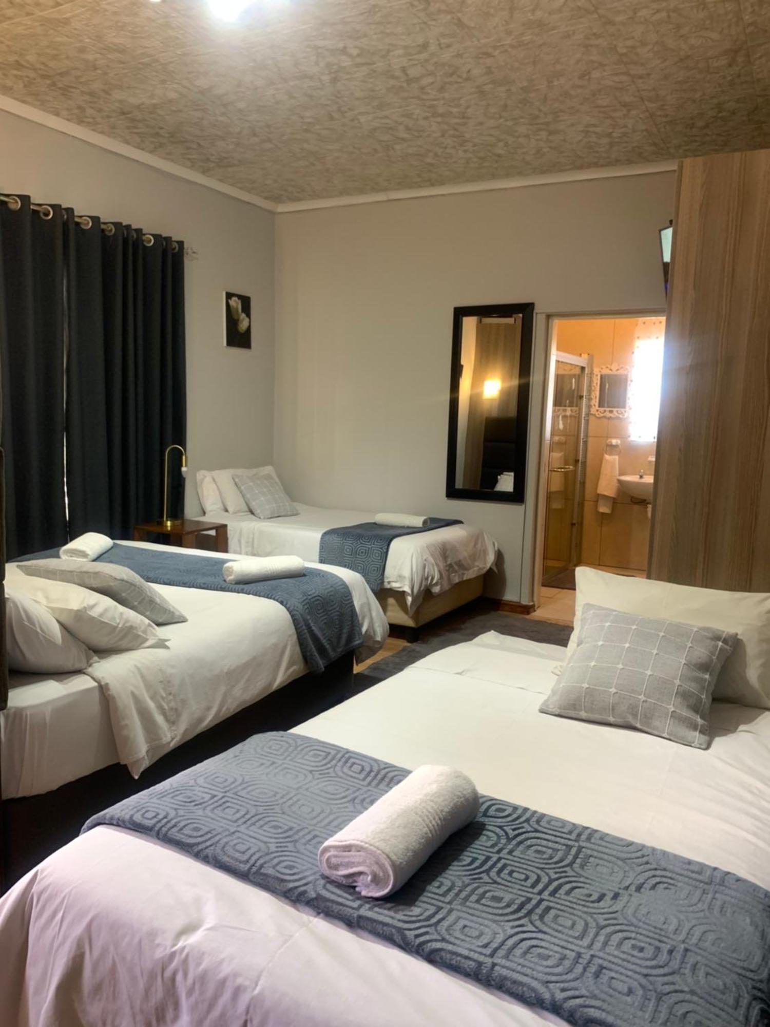 Victoria West Victoria Oaks Guesthouse מראה חיצוני תמונה