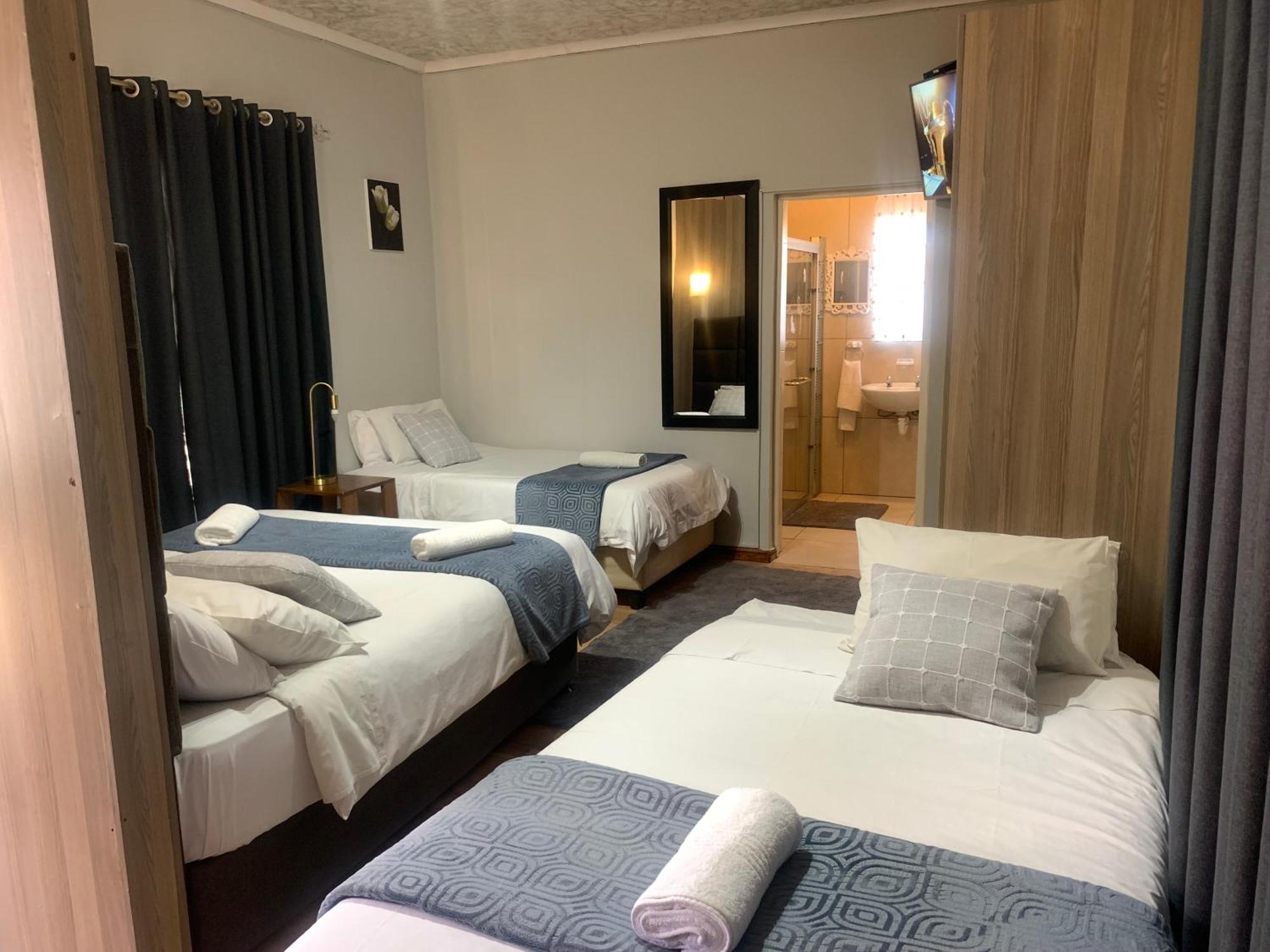 Victoria West Victoria Oaks Guesthouse מראה חיצוני תמונה
